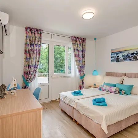 Coloured Gostinjska kuća 3*